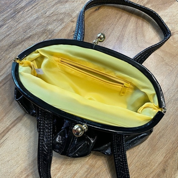 Shiny Black Purse! - Picture 6 of 6